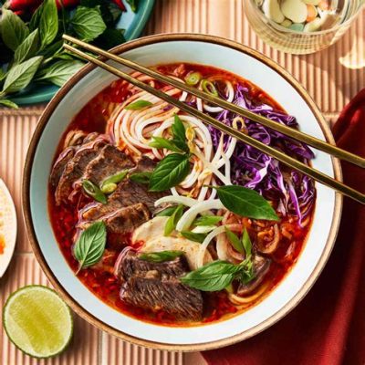  Bún Bò Huế: Een pikante en aromatische beef noodle soep die je smaakpapillen zal verrassen!