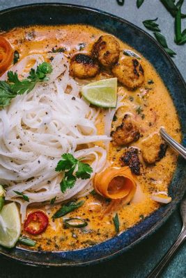  Khao Soi: Een Romige Curry met Knoflook en Gegrilde Noodles die je Zintuigen Prikkelen!