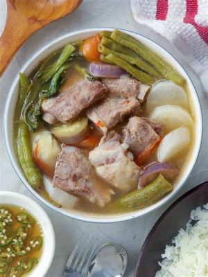  Sinigang na Baboy: Een Zure En Pittige Avonturenreis Voor Jouw Smaakpapillen!