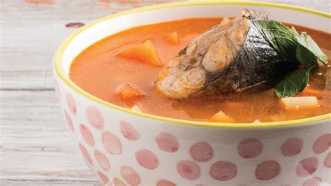  Caldo de Pescado: Een romige zeevissoep vol met rijke smaken en mediterrane magie!